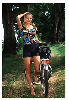 FISH DRAGATE Yvonne Catterfeld Poster 7 Leinwand Poster Schlafzimmer Dekor Sport Landschaft Büro Zimmer Dekor Geschenk ohne Rahmen Stil 50 x 75 cm
