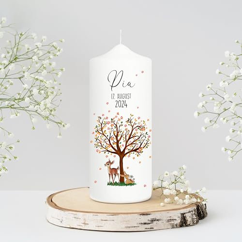 Wandtattoo Loft Taufkerze Mädchen oder Junge personalisierte Patenkerze, Motiv mit Baum, Reh und Hase, 18cm x 7cm, personalisierte Kerze, bedruckte Kerze Taufe, Stumpenkerze, Taufgeschenk