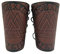 COSFAN Geprägte Lederarmbänder Wikinger Odin Gauntlet Bracers Embossed Arm Guards Breite Armschutzmanschette Punk Mittelalterliche Armschienen Viking Bracers Costume (Braun)