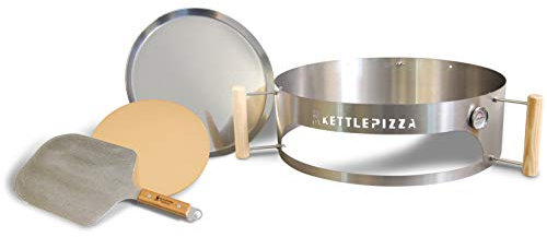 KettlePizza Deluxe USA 22,5 - Pizzaofen-Set für 57,8 cm Kugelgrills Inklusive Pizzastein und Aluminiumschäler