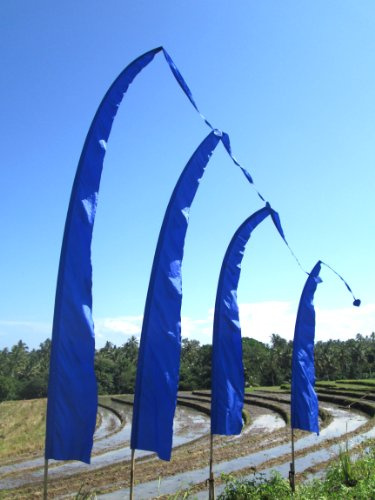 Asiatische Gartendeko in Royalblau, blau | Umbul-Umbul 5 m aus Satin | ohne Stange | Dekorative Bali Flagge für Garten, Terrasse, Balkon & Outdoor-Events