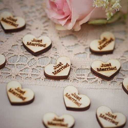 Unbekannt Streudeko Herzen aus Holz mit der Aufschrift Just Married im Vintage Look - Inhalt 25 Stück pro Verpackungseinheit - Grösse pro Streuelement ca. 2,5 cm x 1,5 cm