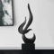 AWNR Schwarze Flamme, abstrakte Skulptur, Kunstharz, Kunststatue, moderne Heimdekoration für Wohnzimmer, TV-Ständer, Büro, Regal, Akzente, minimalistische Figuren, Tafelaufsatz, Tischdekoration