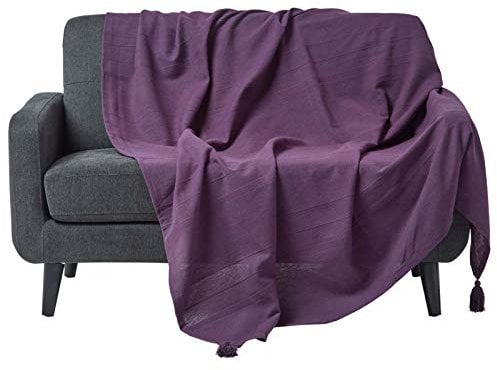 Homescapes Wohndecke Rajput lila – leichte Baumwolldecke 255x360 cm, Tagesdecke aus 100% Baumwolle, Sofaüberwurf handgewebt mit Streifenstruktur, Couch-Überwurf mit Quasten, Oeko-Tex