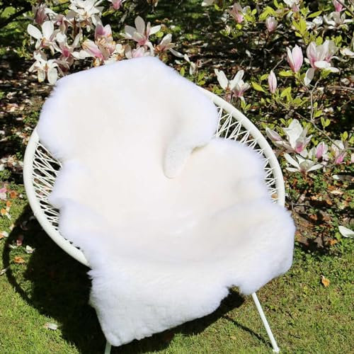 Lammfell Weiß Kurzhaar Wollhöhe 3-4 cm Merino Schaffell Naturfell Größe 120-130 cm kuschelig weich Teppich ökologische Gerbung von Deutschen Schäfereien Naturform Dekofell Läufer Farbe Weiß