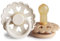 FRIGG Fairytale Schnuller 2 Packung | Latex Schnuller | BPA-Frei | Hergestellt in Dänemark | Symmetrischer Sauger in Kirschform (Cream/Silky Satin, Größe 2 (6-18 Monate))