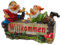 Gartenzwerge auf Holzstamm mit Spruch - Willkommen -, Alles aus Poly, niedliche Deko für Garten, Terrasse oder Balkon, Größe: L/B/H ca. 9 x 23 x 19 cm