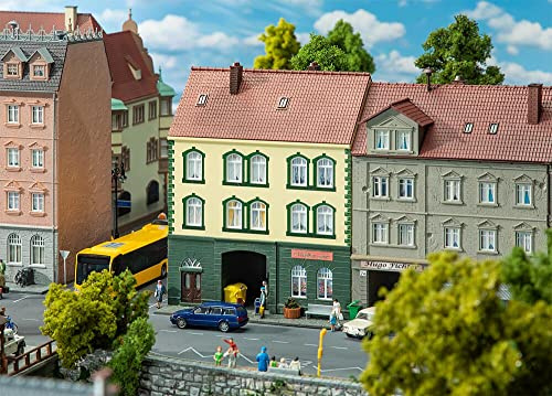 Faller 130628 Stadthaus mit Modellbaugeschäft, 13.6 x 12.5 x 17.4 cm, Divers, Braun, Grün, Hellgelb