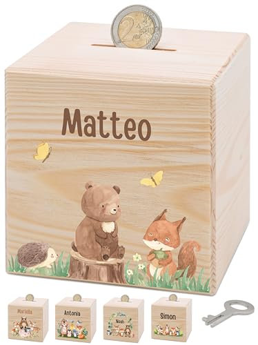 Bärenfreunde® - Personalisierte Spardose Kinder aus Holz mit Metallschloss - Spardose mit Namen mit kinderfreundlichem UV-Druck zum Sparen für Kinderträume (Bär Baumstamm)