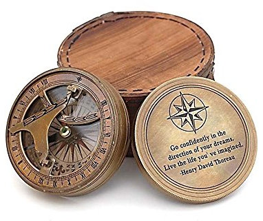 Roorkee Instruments Antike nautische Vintage direktionale magnetische Sonnenuhr Taschenkompass Zitat graviert Geschenke mit Lederetui, Sohn, Liebe Henry David Thoreau Go Confidently in The Direction