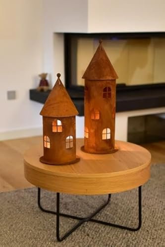 Der-Porzellan-Laden Turmwindlicht aus Metall, Edelrost Deko, 42 x 16 cm, rustikal & robust, ideales Windlicht für Innen- und Außenbereich, perfekt als stimmungsvolle Dekoration