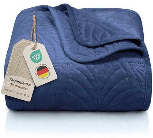 Gräfenstayn Premium Tagesdecke 240x260 cm – Bettüberwurf mit Nahtloser Steppung & Blatt-Design – Samt-Decke – weich, knitterfrei & pflegeleicht – Überwurf für Bett & Sofa (blau)