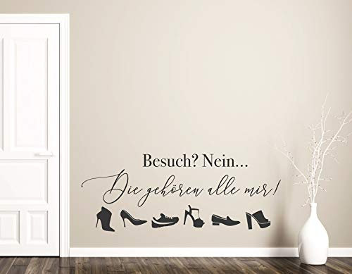 tjapalo® pkm446 Wandtattoo Wohnzimmer Sprüche Wandtattoo Frau Wandsticker Wohnzimmer Wandaufkleber Spruch Besuch nein die Schuhe gehören alle mir, Farbe: Schwarz, Größe: B58xH23cm