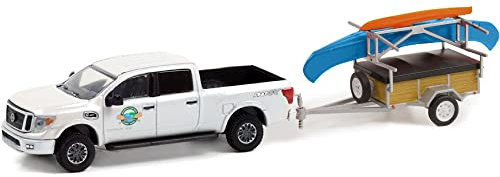 Greenlight 32230-A Hitch & Tow Series 23-2019 Titan XD Pro-4X Wei wasser Kanu Miet mit Kanuanh nger mit Kanust nder, Kanu und Kajak Ma stab 1/64