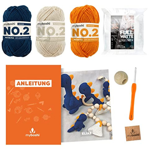 myboshi Häkelset-Bundle Spielzeug Elias, Greifling, Kinderwagenkette und Kuscheltier, inkl. No.2 Wolle, Nadel und Anleitung, Label, Häkelpaket, 85% Baumwolle, 15% Kapok Blau mit Häkelnadel