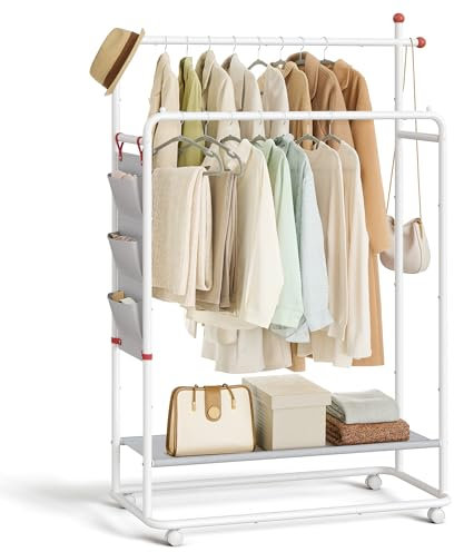 SONGMICS HOME Porte-Manteau, Portant à Vêtement en Métal, avec Roulettes, 2 Barres de Suspension, Étagère de Rangement, Sac Latéral, Crochets en Forme d’Allumette, Blanc Mat HSR171W01