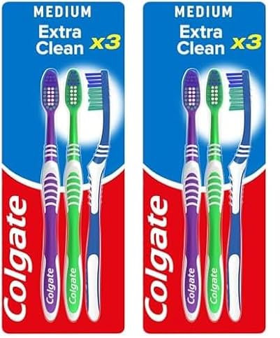 Colgate Zahnbürste Extra Clean, 3 Stück – Handzahnbürste mit mittelharten Borsten erreicht die Zahnzwischenräume sowie hinteren Zähne – Zahnreinigung mit integriertem Zungenreiniger (Packung mit 2)