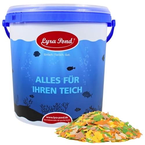 Lyra Pond® 2 x 10 L (2,48 kg) Multi Flakes Fischfutter Teichfutter + Eimer | Flockenfutter für Teichfische aus Mais & Weizenmehl | Ausgewogenes Aminosäure & Fettsäure-Profil