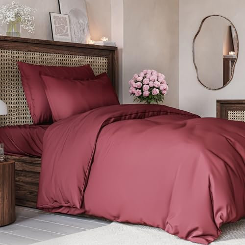 3-teiliges Bettwäsche-Set 155x220 cm mit Bettbezug und 2 Kissenbezügen 80x80 cm – Weiche, atmungsaktive und pflegeleichte Mikrofaser – Mit Reißverschluss und Eckbändern – Oeko-TEX – 3PC - Weinrot