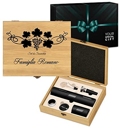 Maverton Stappa Bottiglie Elettrico - Set Accessori Vino + Cavatappi Birra - da 6 Pezzi - Personalizzato a Stampa - Scatola in Legno di bambù - 27x22x7 cm - per Le Coppie - Grappolo