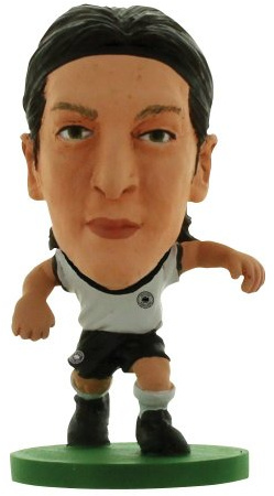 SoccerStarz Germany International Figurine Blister Pack Featuring Mesut Ozil Home Kit