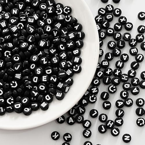 Iudsu 1000 Stück Perlen mit Buchstaben Set, 7mm Schwarz (A-Z) Diy buchstabenperlen Acrylperlen, mit 600cm Unsichtbare Nylonschnur Perfekt für Armbänder, Halsketten und zur Sehtraining