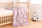 EVERSOFT FABRICS Premium Babydecke, 350 g, 100 % Bio-Baumwolle, Öko-Tex 100 zertifiziert, leicht & weich, ideal für empfindliche Haut, perfekt für Neugeborene & Kleinkinder (Osterhase Flieder & Weiß)