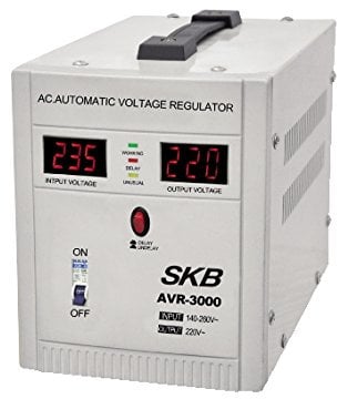 STABILIZZATORE DI TENSIONE SKB Potenza 3000VA/1800W SKBPOWER AVR-3000 Bianco
