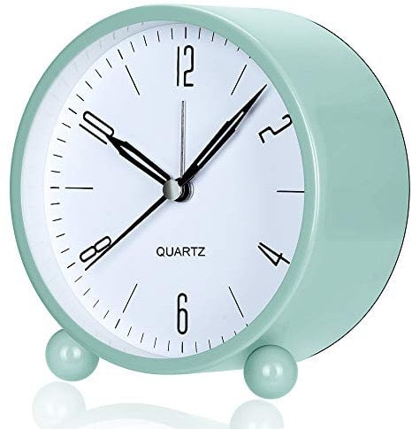 Jisile Analog Wecker Ohne Ticken, Kinder wecker Großes Zifferblatt von 4 Zoll mit Nachtlicht, Analog Quarzwecker mit lautem Alarm, Einschulung Geschenk