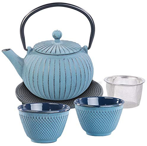 Rosenstein & Söhne Teeservice Gusseisen: Asiatische Teekanne, Untersetzer und 2 Becher aus Gusseisen, blau (Gusseiserne Teekanne, Teeservice mit Kanne, Isolierbecher)
