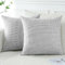 Artscope 2er Set Kissenbezug Einfarbig Wurfkissenbezug, Leinen Kissenbezüge Moderne Dekokissen Kissenhülle Set Kissen Fall für Sofa Auto Schlafzimmer Zuhause Dekor 16x16 Zoll 40x40cm Hellgrau