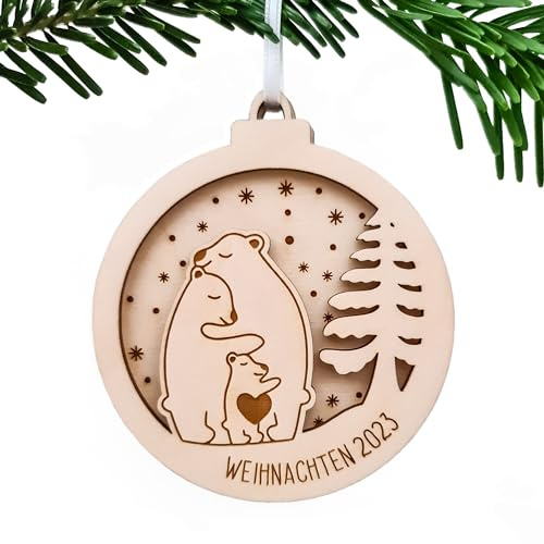 Christbaumkugel personalisiert - Weihnachtsgeschenk für Eltern: Weihnachtskugel mit Gravur Familie (1 Kind)