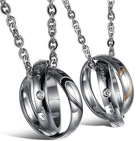 Konov Partner-Halsketten mit Anhänger, 2 Stück, Länge 45 cm und 55 cm, Ringe mit Herz, Edelstahl, Schwarz/goldfarben/silberfarben