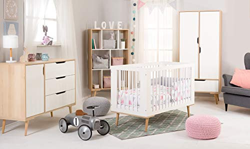 KMbaby Sophia Möbel Set für EIN Kind Kinderbett mit Reling Kommode Kleiderschrank Kommode Auflage Schreibtisch Boho-Stil Holz MDF-Platte Weiß mit braunen Elementen Kinderbett 124x88x66cm