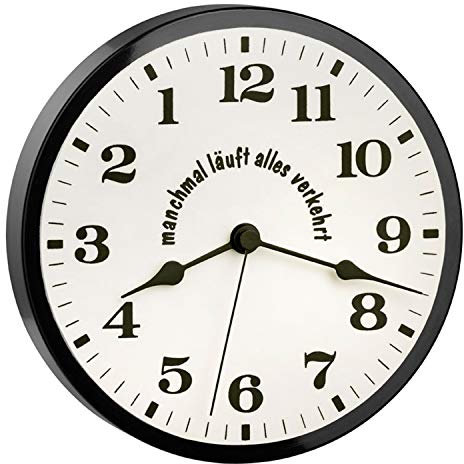 SELVA Wanduhr Linksläuferuhr – Rückwärtsläuferuhr – Ostfriesenuhr – Party-/JUXUHR – Lustiger Aufdruck: „Manchmal läuft Alles verkehrt“ – Material: Kunststoff – Quarzwerk – Maße: Ø 21 cm – 345435