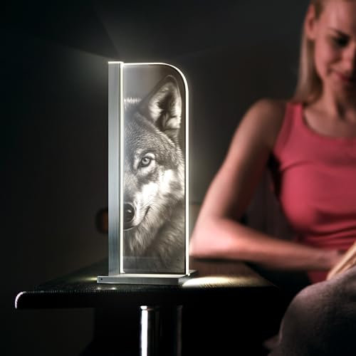 Luverre Tischlampe | LED-Leuchte | Glas-Leuchte mit Gravur für Nachttisch, Kommode, Wohnzimmer | Wolf, Tiere (Wächter der Wildnis, Rechteck | silber)