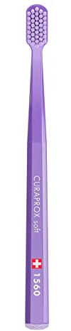 Curaprox CS 1560 Weiche Zahnbürste - Mundpflege für Erwachsene/Sanfte Einführung in das sanfte Bürsten/Einzelpackung, Violett/Hergestellt in der Schweiz