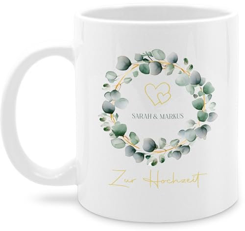 Tasse Tassen 325ml - Zur Hochzeit mit Namen | Liebespaar | Liebe | Verlobung | Heirat | Pärchen | Ehe | Eheleute | Verliebt - 325 ml - Weiß - personalisierte geschenke hochzeitstassen hochzeits