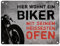 trendaffe - Metallschild mit Motorrad Motiv und Spruch: Hier wohnt EIN Biker mit seinem heißesten Ofen