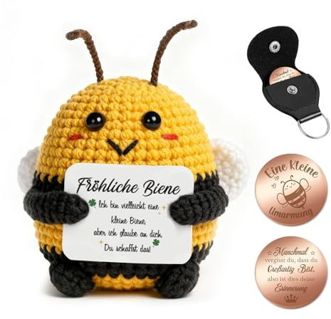 Giftota Pocket Hug Biene - Handgehäkelte Bienen mit Glücksmünze & Lederetui - Glücksbringer & Mutmacher - Geschenkidee zum Geburtstag - Gute Besserung - Geschenk für Männer, Frauen, Jugendliche