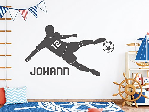 tjapalo® s-pkm403 Wandtattoo Junge mit Namen Wandtatoo Fussball mit Namen und Wunschnummer (B100 x H58 cm)