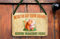 schilderkreis24 – Blechschild Lustiger Spruch “Betreten auf eigene Gefahr – Hier wache ich!“ Hamster Meerschweinchen Geschenkidee Geburtstag Garten Hasenstall Tierliebhaber Weihnachten 18x12 cm