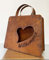 STEINFIGURENWELT GIEBEN Edelrost Große Handtasche 32x37cm Tasche zum Bepflanzen Willkommen mit großem Herz Rost Pflanztasche Blumentopf Windlicht Edelrost Gartendeko