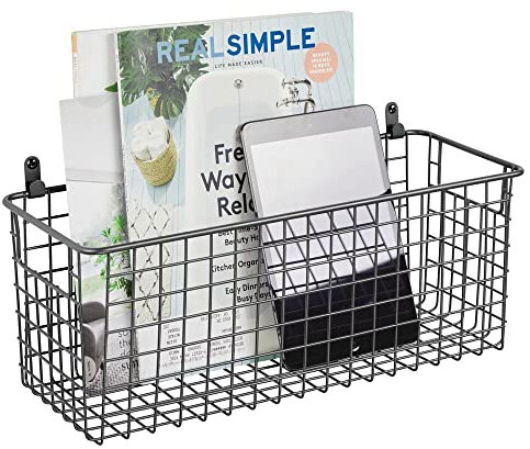 mDesign Wandregal aus Metall – großer Ablagekorb für Flur, Schlafzimmer und andere Räume – Organizer für Briefe, Geldbörsen, Sonnenbrillen oder Badaccessoires – schwarz