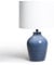 LEDKIA LIGHTING - Tischleuchte Keramik Botijo | E27 Fassung | Handbemalt Blau | Für Wohnzimmer, Esszimmer, Schlafzimmer | 420 mm Hoch | IP20 Innenbereich, Dunkles Blau, Keramik