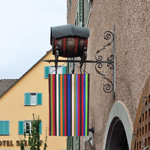 Questa bandiera da giardino con stampa verticale a strisce colorate è il benvenuto agli ospiti a casa tua con unica. Perfetta per qualsiasi terrazza, patio, portico anteriore o veranda e fai