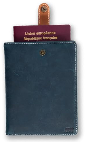 Alaskan MAKER - Passport Schutz aus Vollnarbenleder – Aufbewahrung von Reisepass, Karten & Dokumenten – RFID-Schutz – praktischer Pull-Out-Reißverschluss – Topographische Verarbeitung – kompakt und