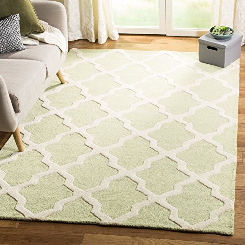 SAFAVIEH Geometrisch Teppich für Wohnzimmer, Esszimmer, Schlafzimmer - Cambridge Collection, Kurzer Flor, Hellgrün und Elfenbein, 152 X 244 cm