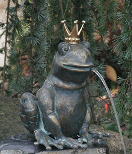 Rottenecker Bronzefigur, Skulpturen, Froschkönig Teodor wasserspeiend mit vergoldeter Krone, 23 cm hoch