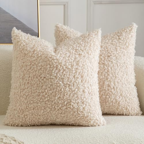YAERTUN Pack of 2 Faux Fur Cushion Covers Decorative Sherpa Boucle Throw Pillow Covers Fuzzy Soft Sheepskin Fleece Pillowcases for Couch Sofa Bed Living Room 18x18 Inch 45x45cm Beige